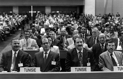 Delegación de Túnez en la 82.º reunión de la CIT – En el tercer asiento (por la izquierda) de la primera fila se encuentra el Sr. Hédi Djilani